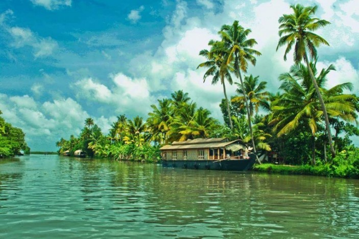 vembanad lake nearby tourist places